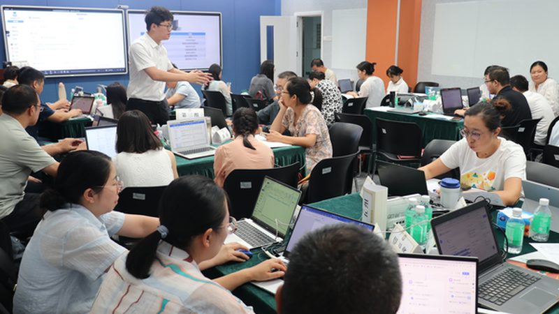 少儿编程教师技能要求的解码：从课程设计到教学实践